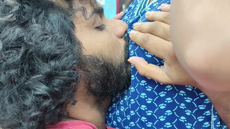 Vaishnavysharunraj: ナイトロマンスパート - 1、ヴァイシュナビーとシャルンラージのナイトベッドルームシーンでのホットロマンス