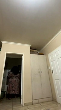Une MILF BBW fait un strip-tease