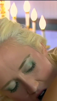 İlahi Yumuşak Kıçı İçin İki Büyük Penis Alana Evans tarafından