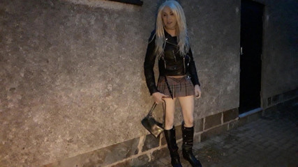 The Midnight Minx: Cewek lokal ini lagi asik gaya doggy di toilet