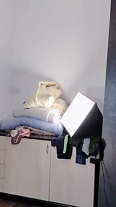 Mirsur: Sexy Latina Tries on and Cuts Clothes