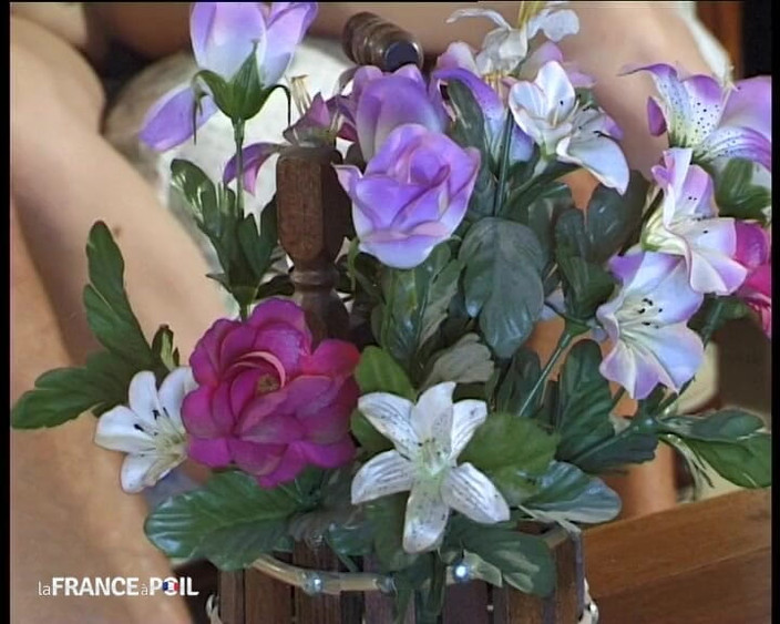 French Family Secrets: Dvě děvky jdou do domu starého zvrhlíka!