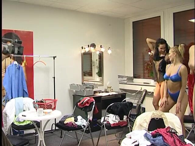 Lucky Cooch: Amazing vintage babes behind the scenes