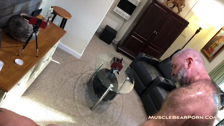 Muscle Bear Porn: Ultimul film al lui Sean