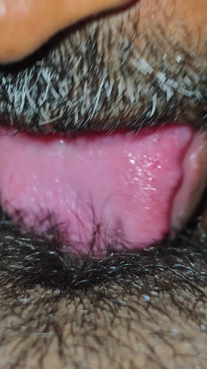 Realmallucouplevlog: Meine haarige muschi leckt meine neiber-männer