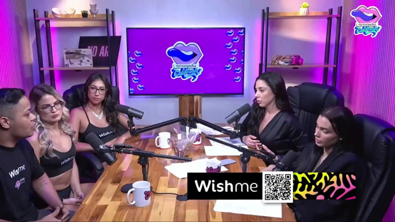 California TV: Deux Bombasses Dans Une Émission De Dirty Talk - Bruna Carlos Et...