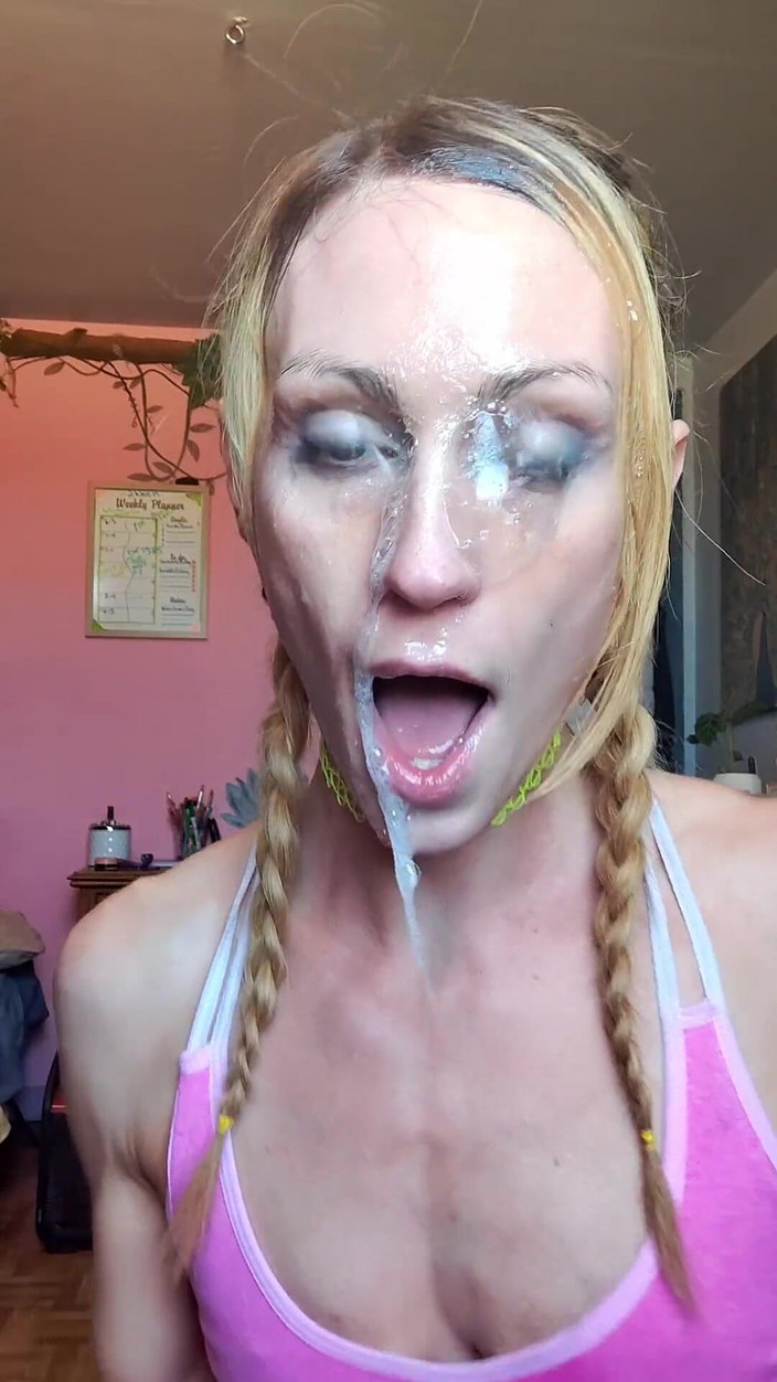 Vanessa Hastings: Vanessa Hastings rommelige spuuggezicht dildo diep in keel