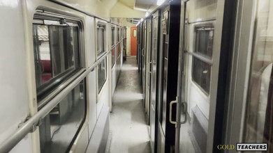 GoldTeachers: Nympha menghisap 'til dapat sperma dalam pov kereta api