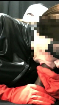 Sert elle muamele sigara içen fetiş eldivenli evli kadın 2