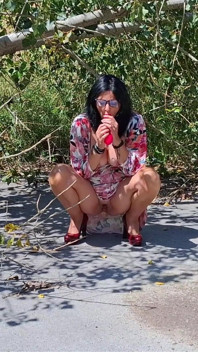 MILF Děvka Byla Přistižena Při Orgasmu V Lese