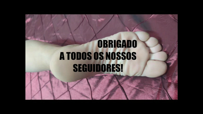 Casal Gresopio Feet: 一个朋友在我脚上射精 3