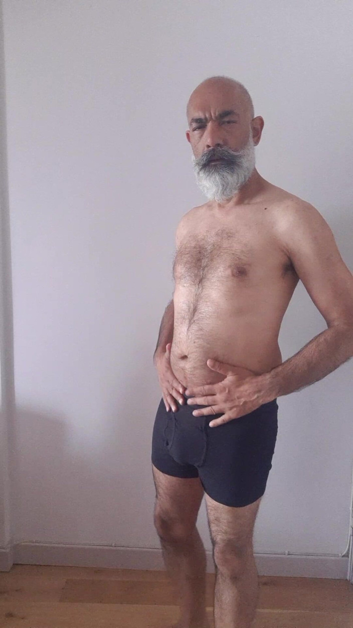 Harry River Solo: Stripping off