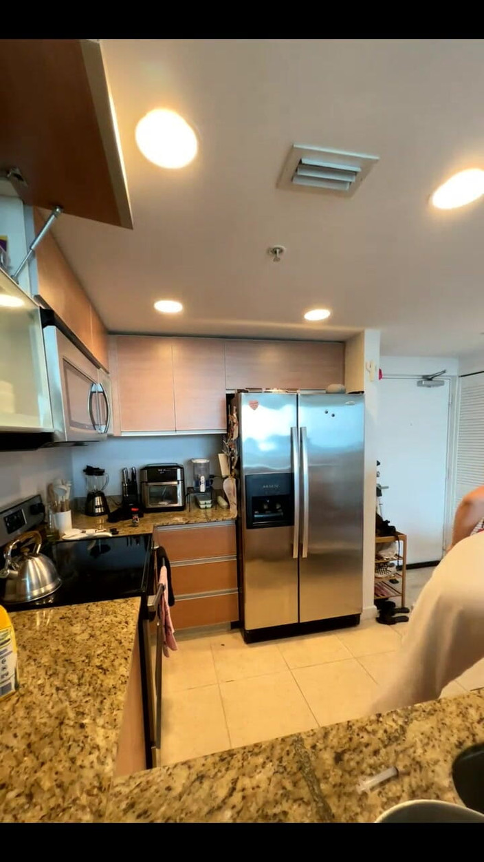 Dani Valentina: Bonjour chéri!