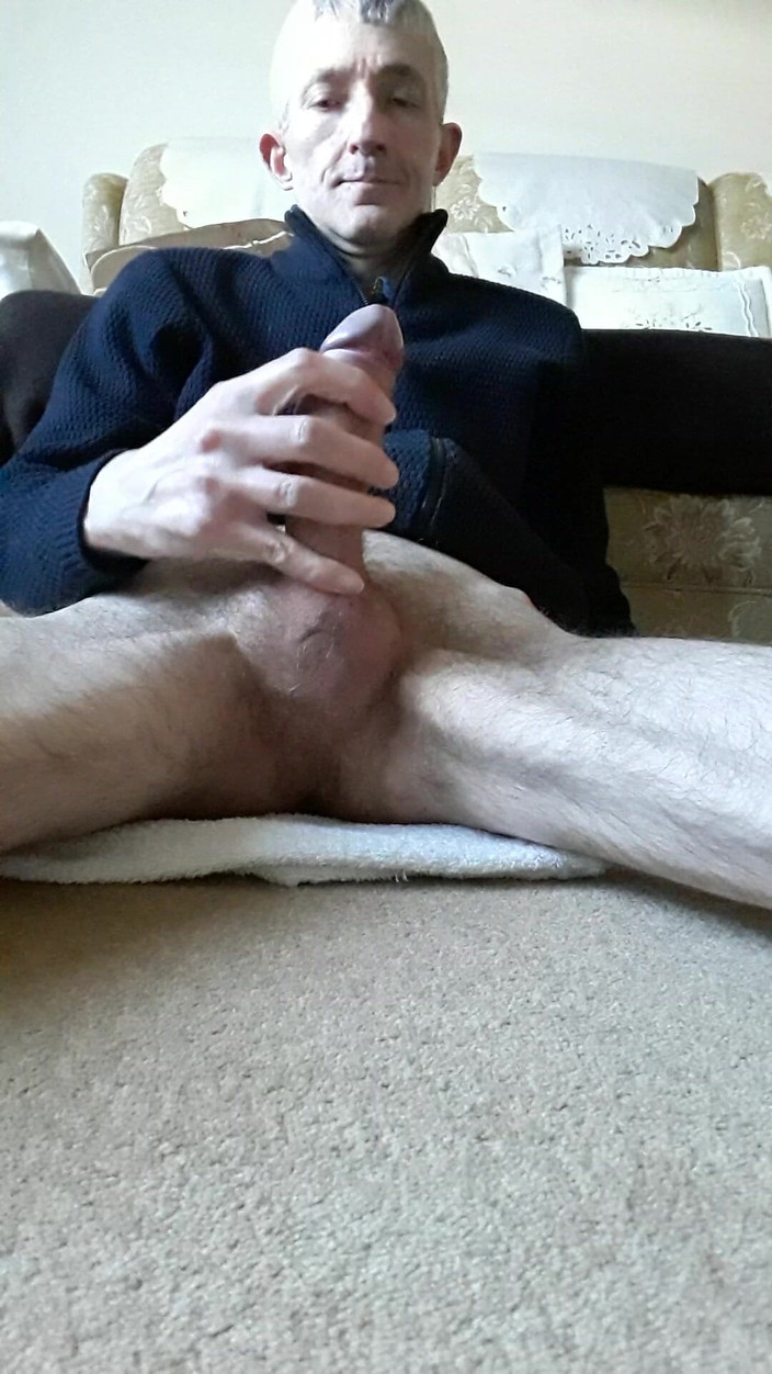 James Dirty Boy: Thủ dâm trong phòng khách