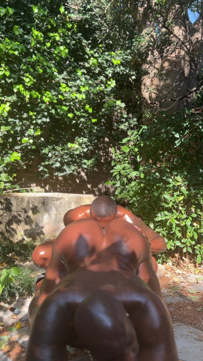 DADDYBLACKXXX: Трахаю на заднем дворе
