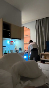 POV Teen Tinyemmade in Una Stanza D'albergo, Figa Leccata E Scopata Con Bukkake