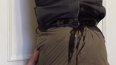 Kinky Guy: Писаю вверх-вниз на мою одежду