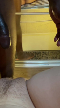 Orta yaşlı seksi kadın bazı fantezilerin üstesinden gelmesi beklenenden daha zor olduğunu öğreniyor