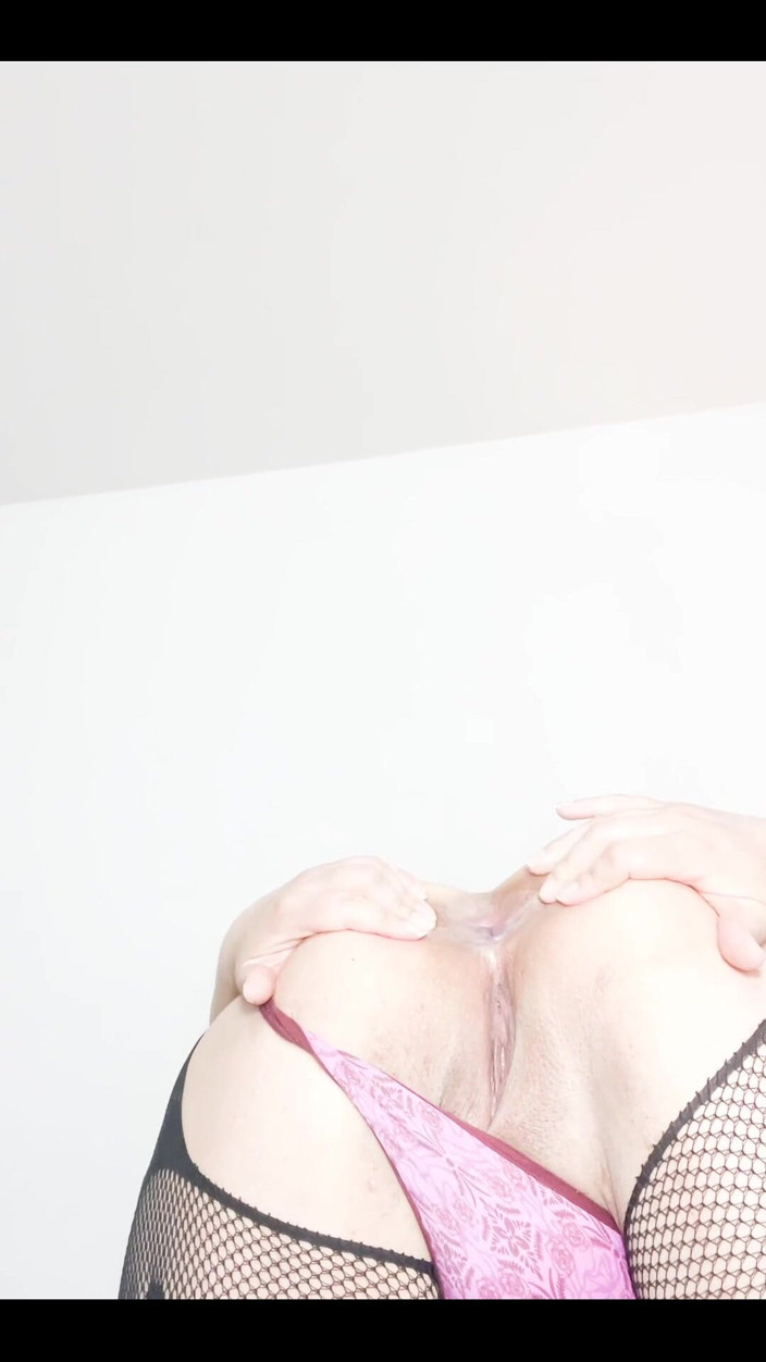 Valery Saenz xxx: Showing My Ass