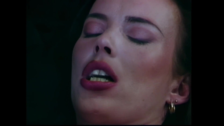 Galaxy Orgy: Deborah mag es, bei wilden Orgien hart gefickt zu werden