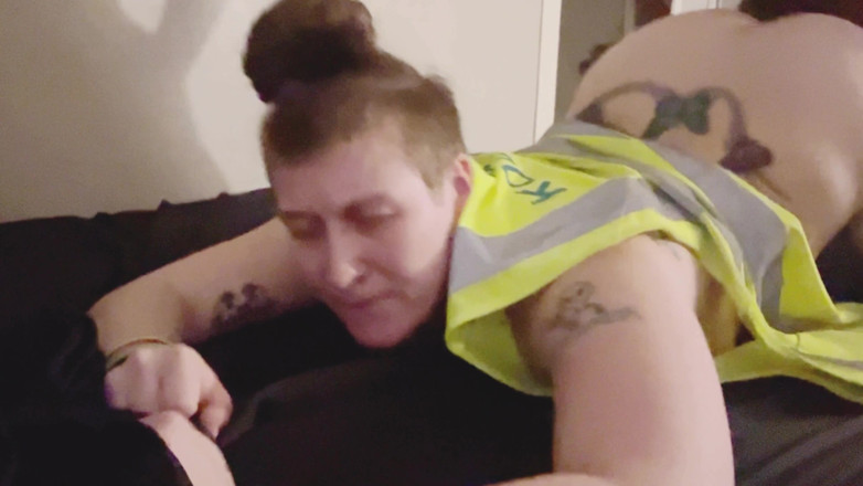 Thekookiejar: La lesbica stallone decide di provare il cazzo per la...