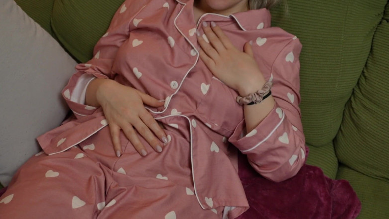 Kessieyoy: Збуджена зведена сестра в милій піжамі зіпсувала мій оргазм своїми маленькими ногами