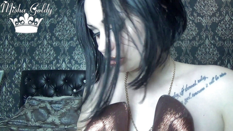 Goddess Misha Goldy: Godaan bibir emas