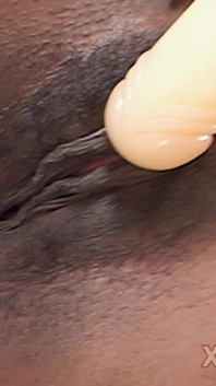 GroÃŸe natÃ1/4rliche titten, ebenholz teen amateur 1. Mal vor der kamera in solo-masturbations-video