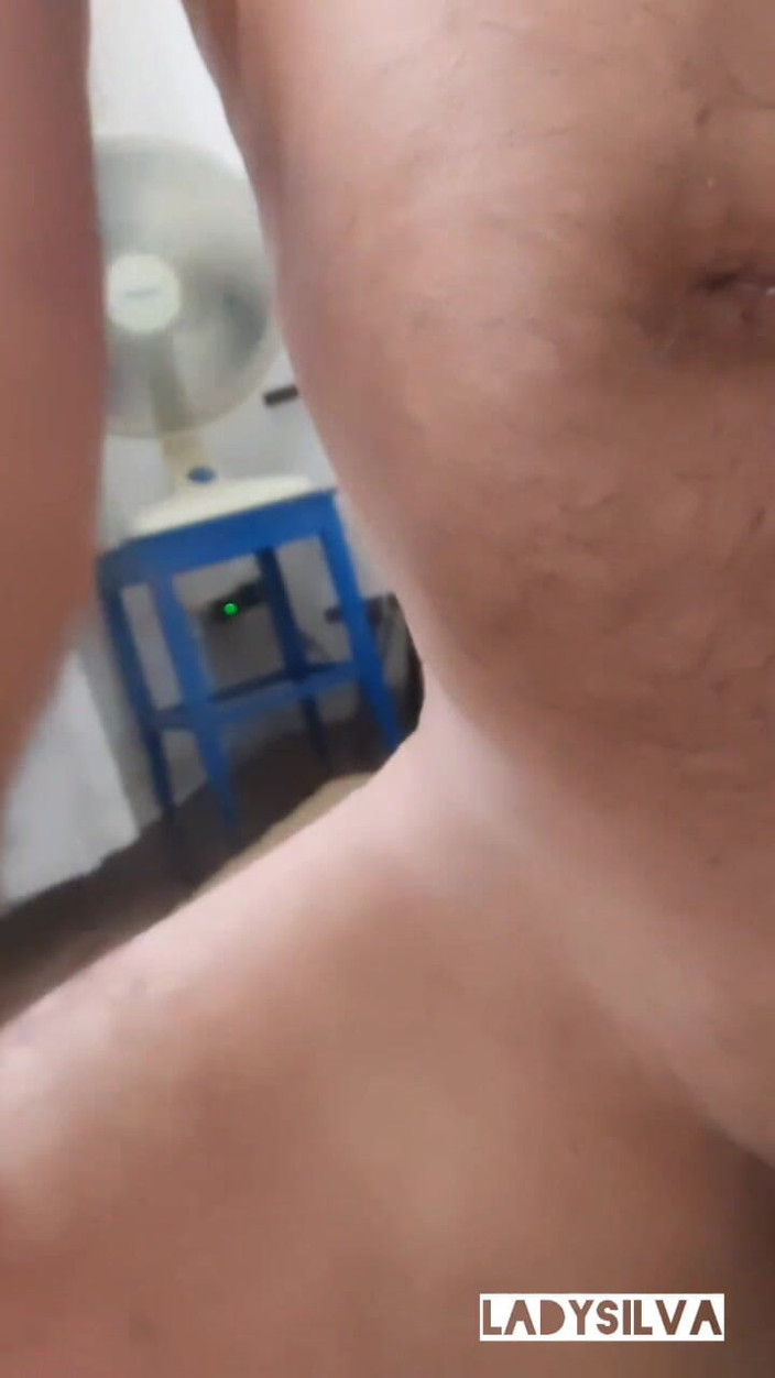 Ladysilvas: Ladysilva masturbándose hasta que se corre mostrando su culo caliente