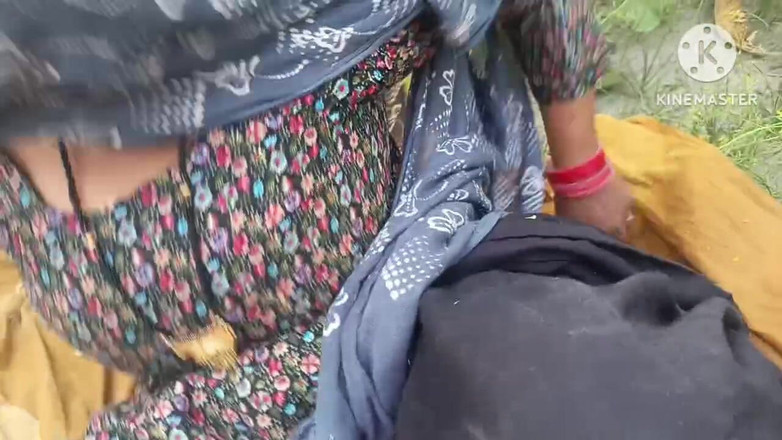 Savita5343: Hintli açık havada seks. Chachi hardal tarlasında domaltarak sikiliyor