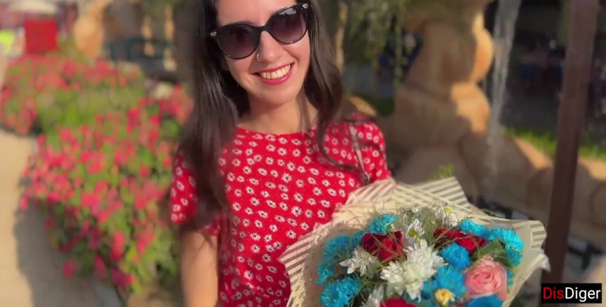 Dis Diger: Am citit poezii și a dat flori - și ție o frumusețe, să sugă-mă!