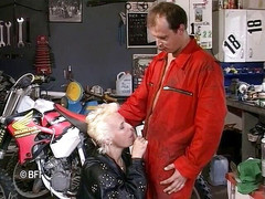 Naughty by nature in Holland: Xkiss - café tramhalt část 3