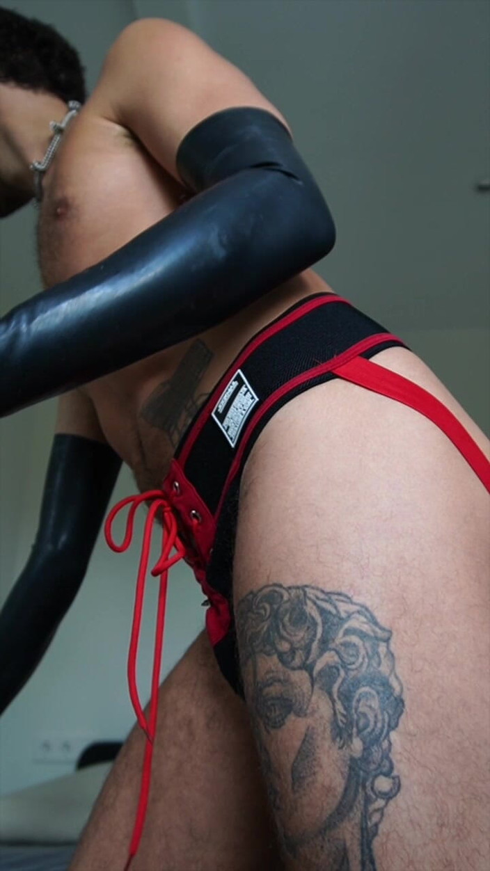 Harry_Jen: Harry_jen男同的伸展洞来一次粗暴性爱