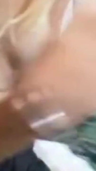 Mijn verlegen vriendin ziet er schattig uit voordat ze wordt geneukt