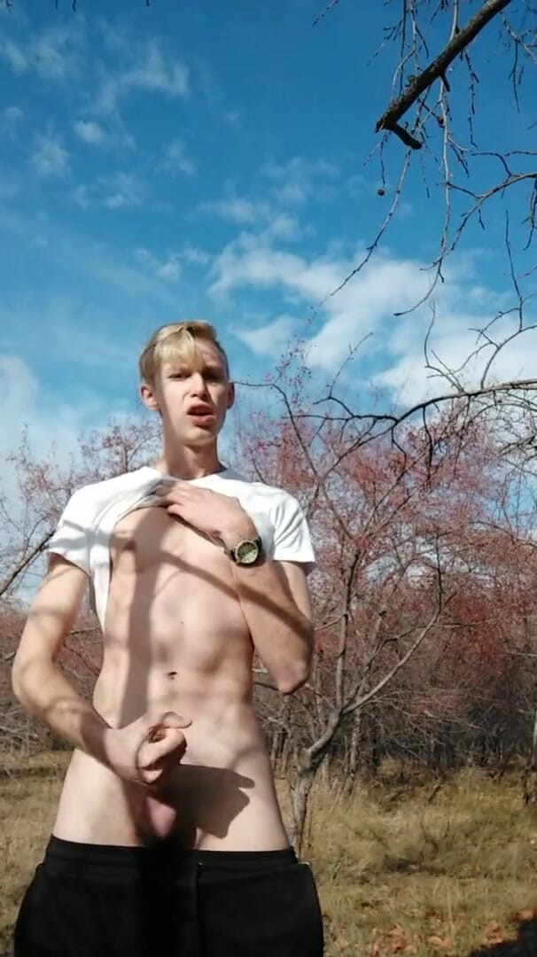 Dick Boys Studio: Adam parkta mastürbasyon yaparken yakalandı