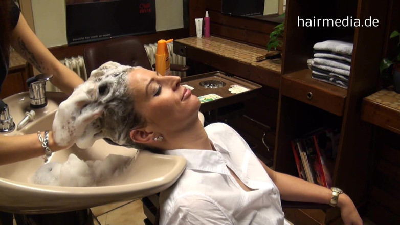 Hairsalon: MILF Nicole Salon mycie włosów