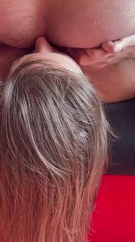 Cewek itu jilat pantatku dan dicrot di muka- sayang