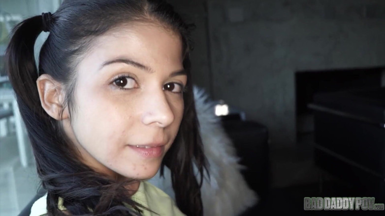BadStepFamilyPov: Sadie Pop 1, süßer und zierlicher teenager mag den schwanz ihres...