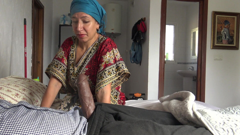 Souzan Halabi: Cleaning Cheats with Black Tourist in Hotel in Istanbul