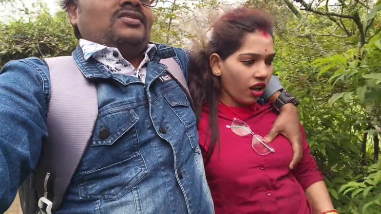 Sona bhabhi: Indian Desi Girl Kissing Scenes and Boobs Press by Her...