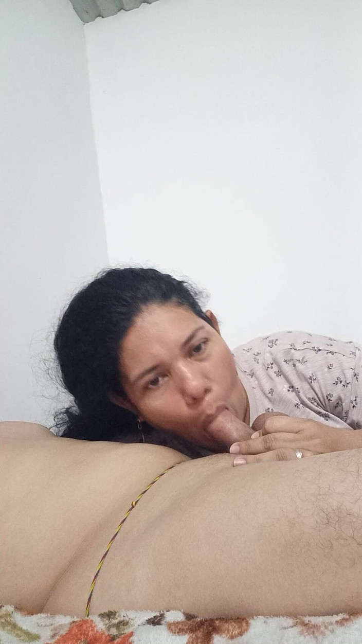 Valkyrie and Luigy Couple: Namorada chupando deliciosa garganta profunda