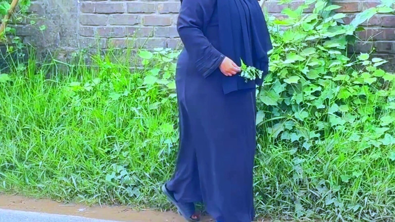 Aria Mia: Arabska gorąca macocha robi się napalona po przybyciu z drogi...