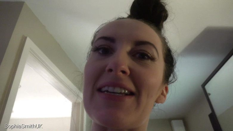 SophiaSmithUK: ASMR a big kiss
