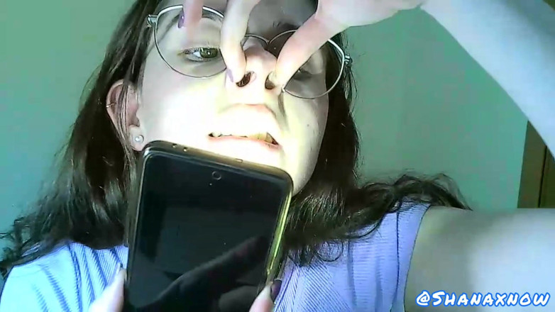 Shanaxnow: Živá fetišová hra Snots &amp; Nose