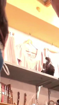 Fior interzis, întâlnire îndrăzneață cu o asistentă fermecătoare de magazin după un moment riscant - scena 2