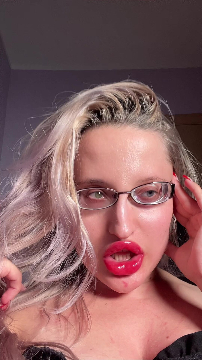 FinDom Goaldigger: Bimbo grote lippen pijpbeurt Joi Eye bril