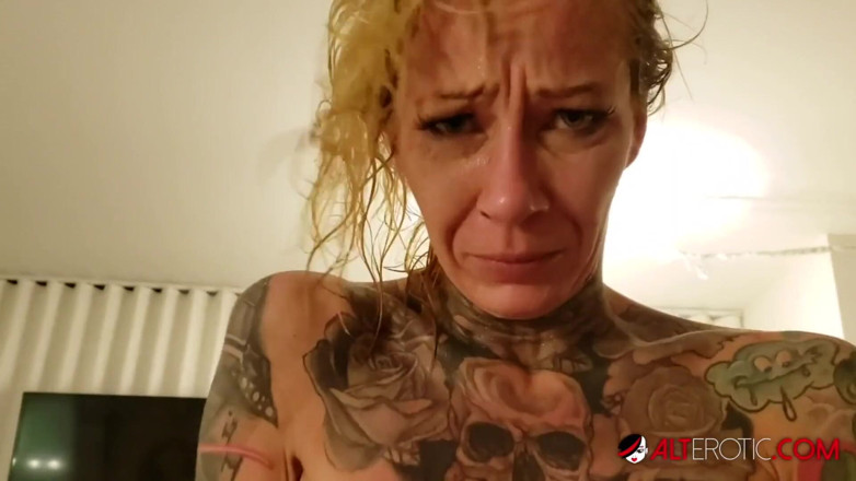 Alt Erotic: Inked up hottie Amanda Doll gets ass fucked