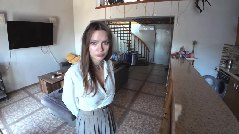 Alexa Poshspicy: VEDERE LA PERSOANA 1: Sora vitregă m-a rugat să nu înăuntru, dar...