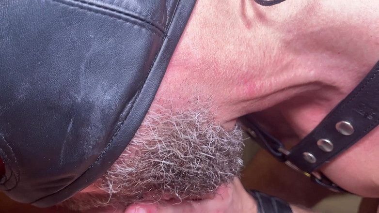 PigPervert: Ferluci Nevlastní otec mi dominuje a používá mě jako robertek