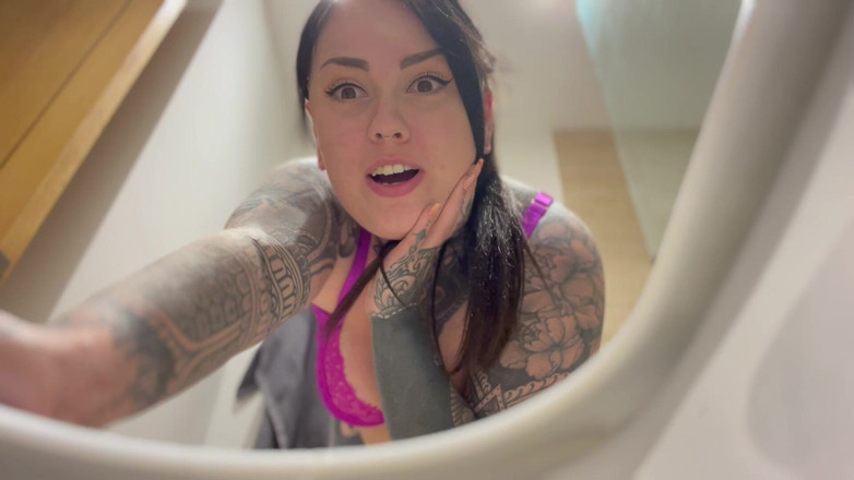 Miss Valentina: 厕所婊子